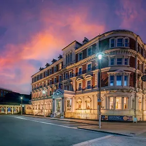https://premier-hallmark-the-queen.hotelsin-chester.com
